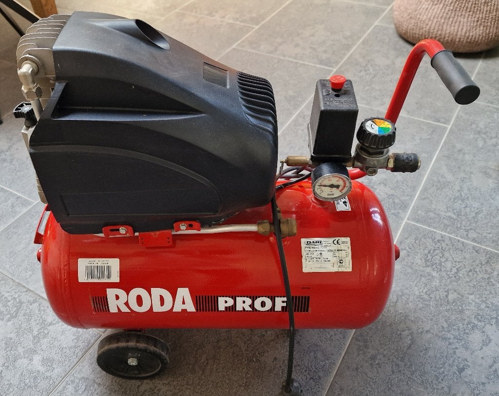 Roda compressor "COMPRES 25 – 1,5 OIL", Ophalen, 6 tot 10 bar, Zo goed als nieuw, Minder dan 200 liter/min